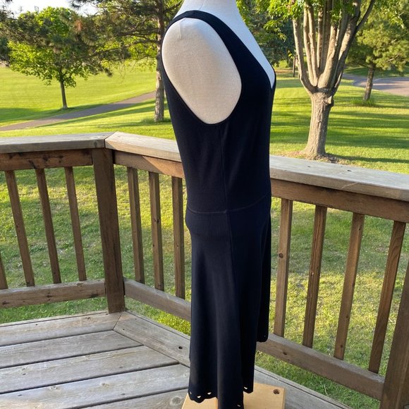 Ann Taylor Dress Black Knit Sleeveless Scoop Neck Size M Scalloped Hem NWT $129 - Picture 3 of 12